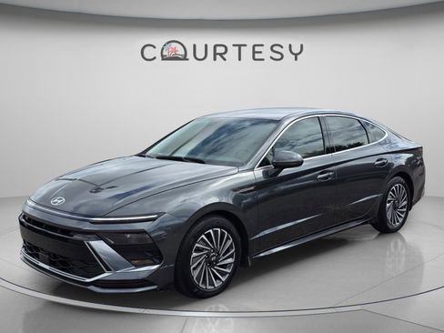 Used 2025 Hyundai Sonata SEL FWD image 1
