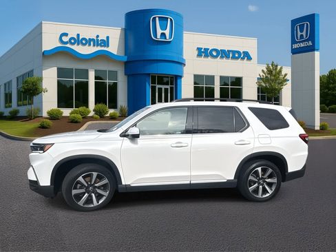 Used 2025 Honda Pilot Elite image 2