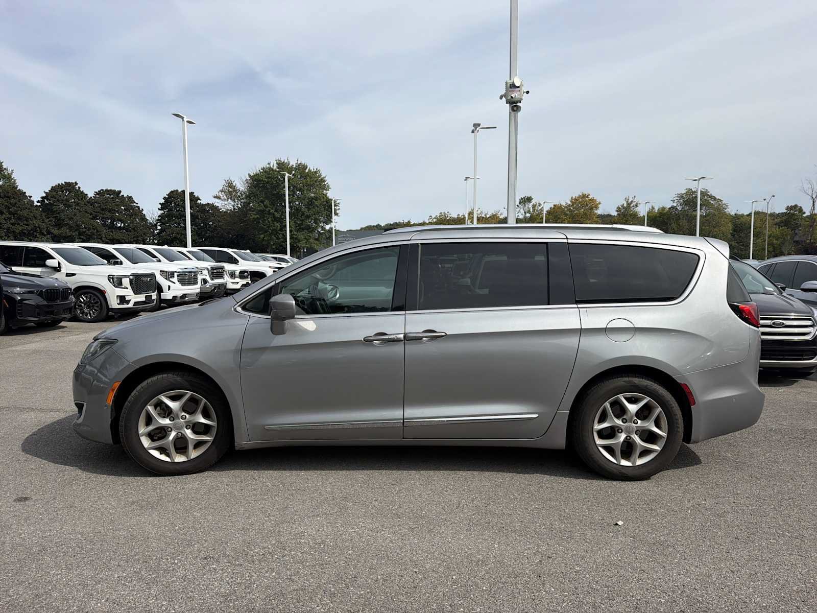 Used 2018 Chrysler Pacifica Touring-L Plus w/ Advanced Safetytec Group FWD image 5