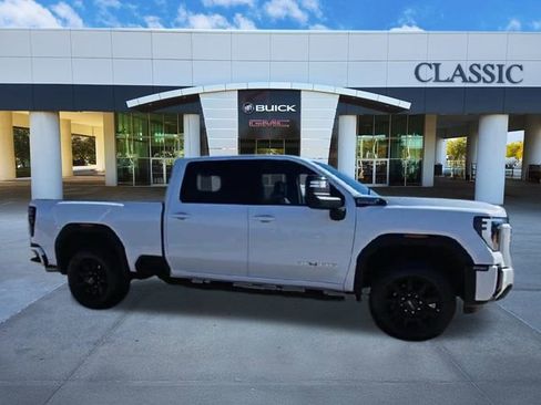 Used 2025 GMC Sierra 2500 AT4 image 9
