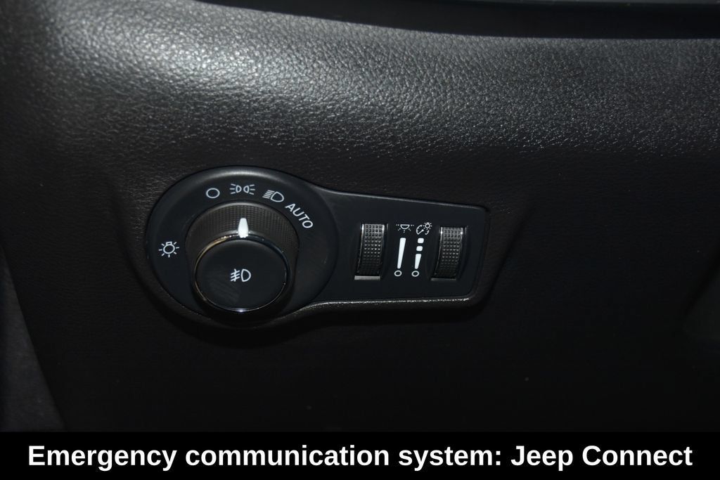 Used 2025 Jeep Compass Latitude w/ Sun & Sound Group AWD/4WD image 14