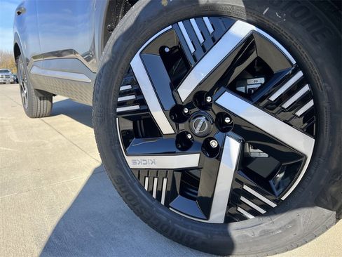 New 2026 Nissan Kicks SV image 7