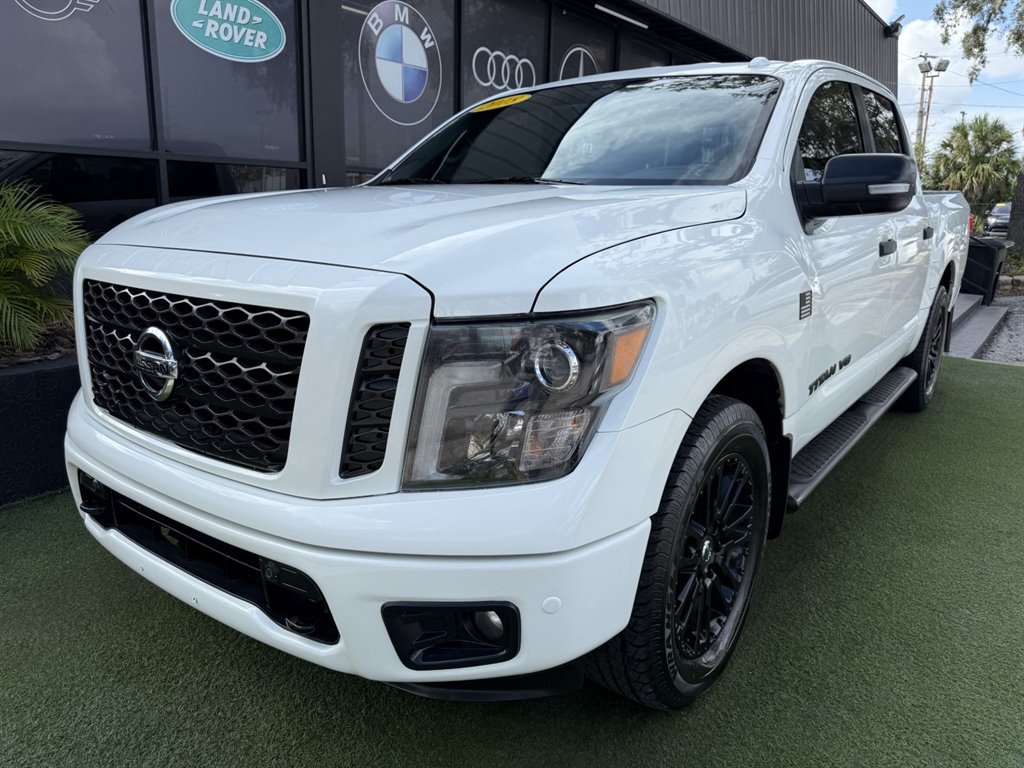 Used 2018 Nissan Titan SV w/ SV Convenience Package AWD/4WD image 1