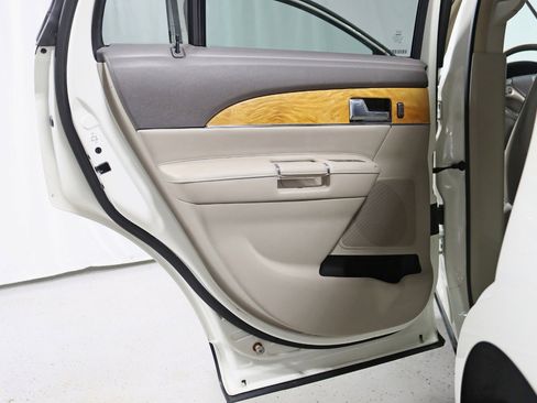 Used 2013 Lincoln MKX AWD image 31