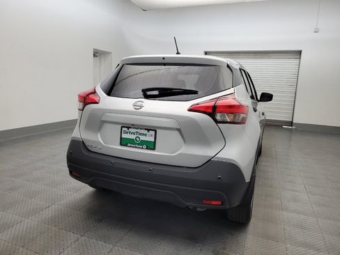 Used 2020 Nissan Kicks S image 7