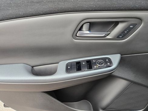 New 2026 Nissan Leaf Platinum+ w/ Cargo Package (Platinum+) image 9