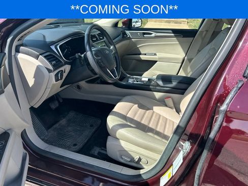 Used 2017 Ford Fusion SE w/ Fusion SE Technology Package FWD image 12