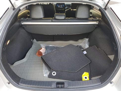 Used 2019 Toyota Prius XLE w/ Phone Cable & Charge Package image 13