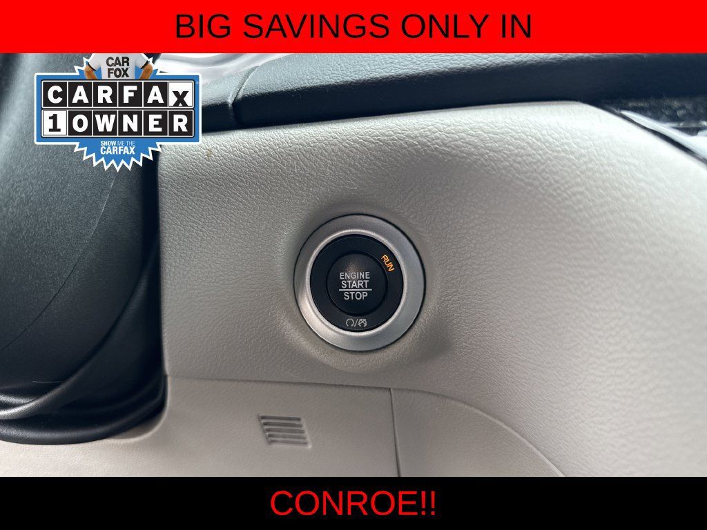 Used 2024 Chrysler Pacifica Touring-L FWD image 18