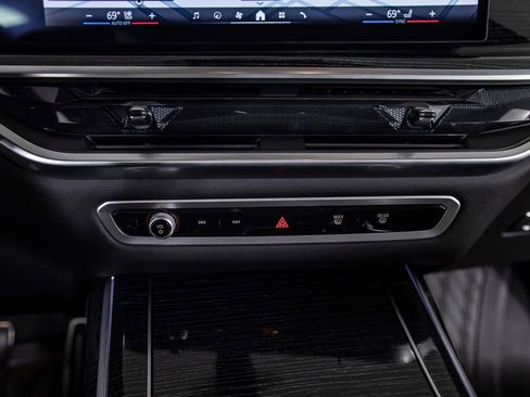 Used 2025 BMW X7 xDrive40i w/ M Sport Package image 38