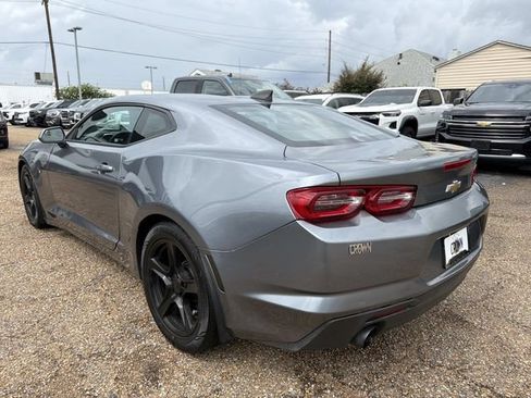 Used 2019 Chevrolet Camaro LT RWD image 9