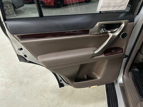 Used 2019 Lexus GX 460 Luxury image 23
