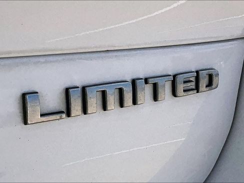 Used 2022 Jeep Grand Cherokee L Limited AWD/4WD image 7