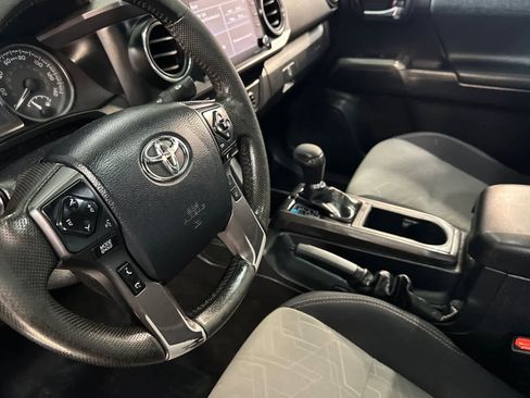 Used 2020 Toyota Tacoma TRD Off-Road AWD/4WD image 12