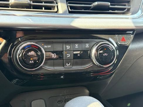 Used 2025 Chevrolet Trax LT FWD image 25