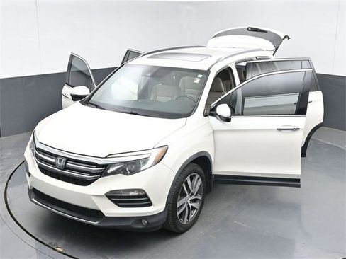 Used 2017 Honda Pilot Touring image 53