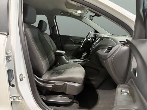 Used 2024 Chevrolet Equinox LT FWD image 19