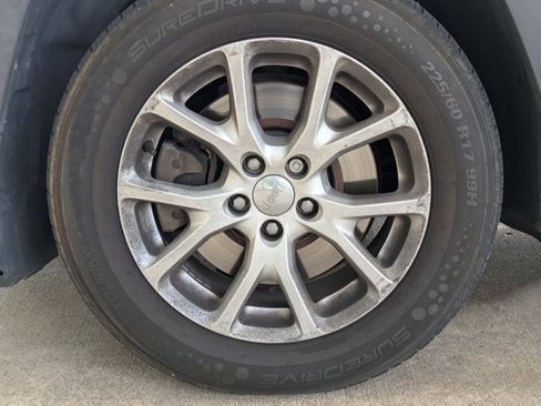 Used 2015 Jeep Cherokee Latitude FWD image 9