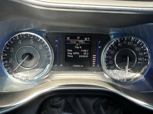 Used 2015 Chrysler 200 Limited FWD image 19