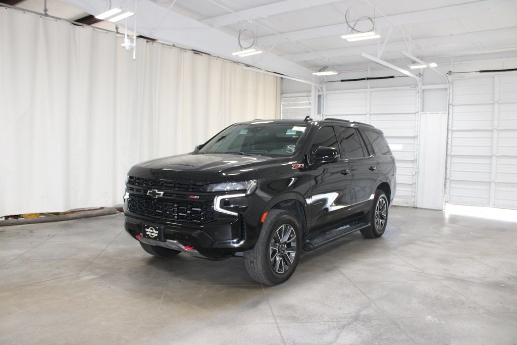 Used 2024 Chevrolet Tahoe Z71 w/ Luxury Package AWD/4WD image 4