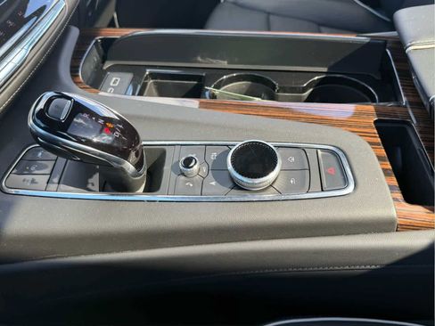 Used 2024 Cadillac Escalade Premium Luxury w/ Performance Package image 17