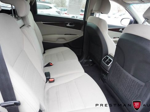 Used 2018 Kia Sorento LX image 35