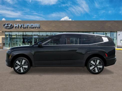 New 2026 Hyundai Ioniq 9 SEL image 3