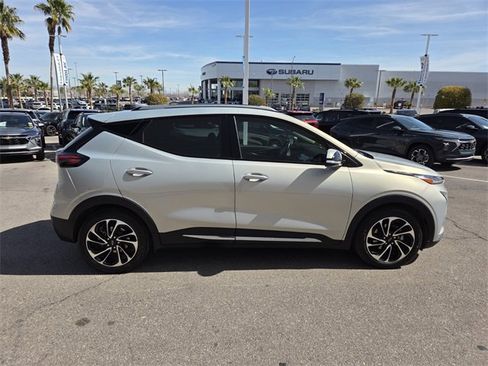 Used 2022 Chevrolet Bolt EUV Premier w/ Sun & Sound Package image 7