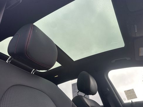 Certified 2022 Mercedes-Benz GLC 43 AMG 4MATIC image 17