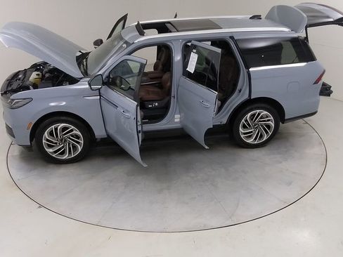 Used 2025 Lincoln Navigator Reserve image 59