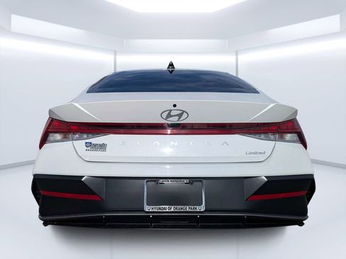 Used 2026 Hyundai Elantra Limited FWD image 5