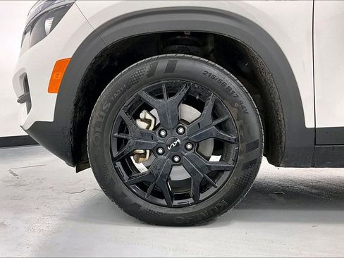 Used 2022 Kia Seltos EX image 11