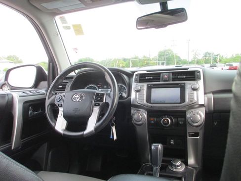 Used 2016 Toyota 4Runner SR5 Premium AWD/4WD image 25