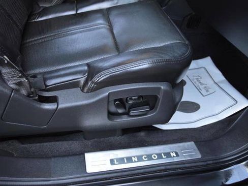 Used 2012 Lincoln MKT AWD image 34