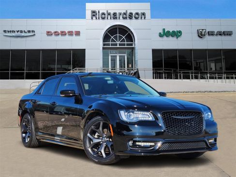 Used 2023 Chrysler 300 Touring L w/ Popular Equipment Group image 1