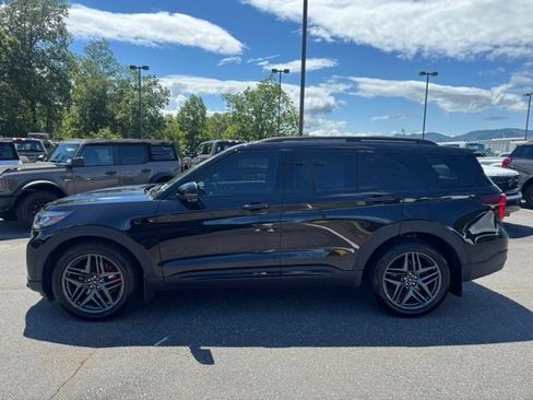 Used 2025 Ford Explorer ST AWD/4WD image 4