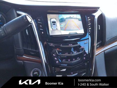Used 2016 Cadillac Escalade Luxury AWD/4WD image 11