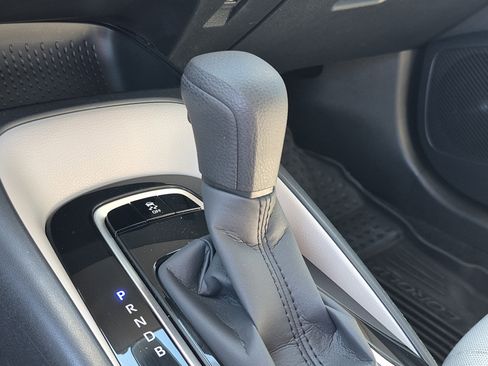 Used 2021 Toyota Corolla LE image 28