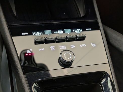 Used 2024 Porsche Cayenne image 24