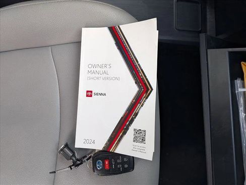 Used 2024 Toyota Sienna XLE image 25