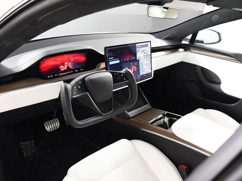 Used 2022 Tesla Model S image 12