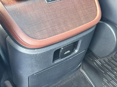 Used 2025 Lincoln Navigator Reserve AWD/4WD image 8
