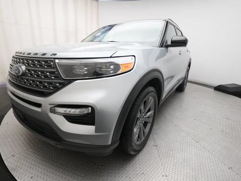Used 2023 Ford Explorer XLT w/ Equipment Group 202A AWD/4WD image 12