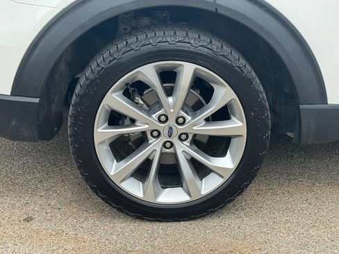 Used 2021 Ford Explorer Platinum w/ Equipment Group 601A AWD/4WD image 9