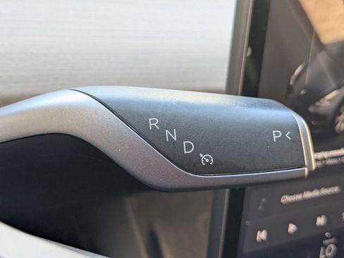 Used 2024 Tesla Model Y Long Range AWD/4WD image 12