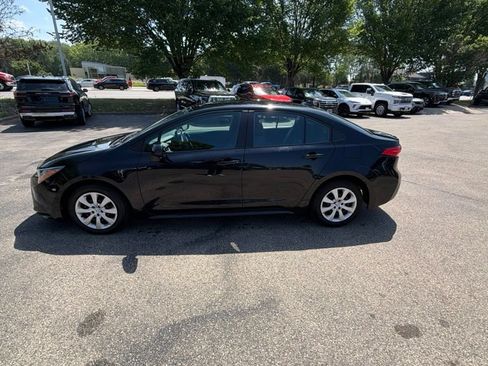 Used 2024 Toyota Corolla LE FWD image 5