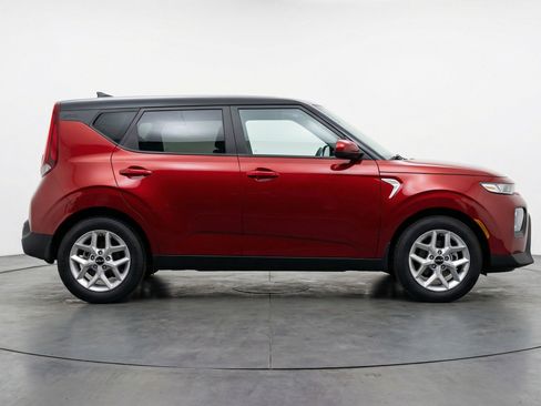 Used 2025 Kia Soul LX w/ LX Technology Package image 11