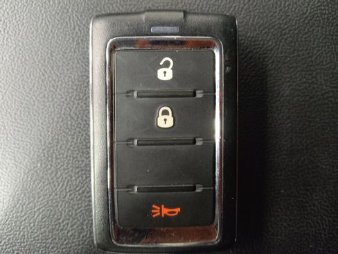 Used 2023 Jeep Grand Cherokee Laredo image 32