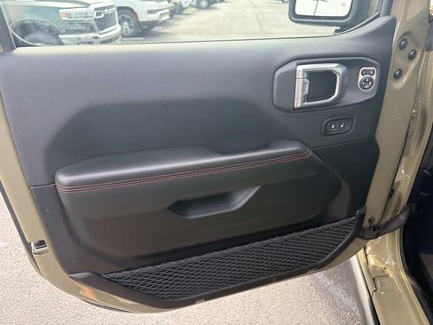 Used 2026 Jeep Wrangler Unlimited Rubicon AWD/4WD image 18