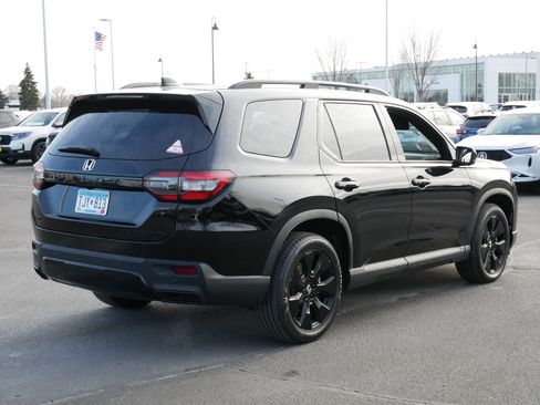 Certified 2026 Honda Pilot Black Edition image 7
